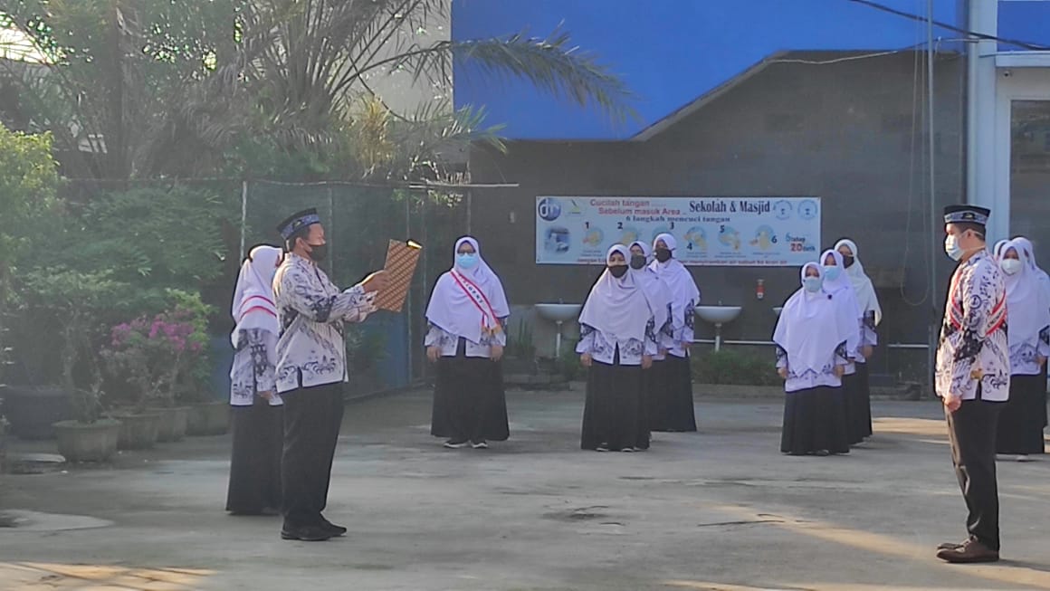 image SIT DAUROH Laksanakan Upacara Bendera Secara Virtual, Kembalikan Semangat Siswa